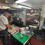 Kings Arms אורחן